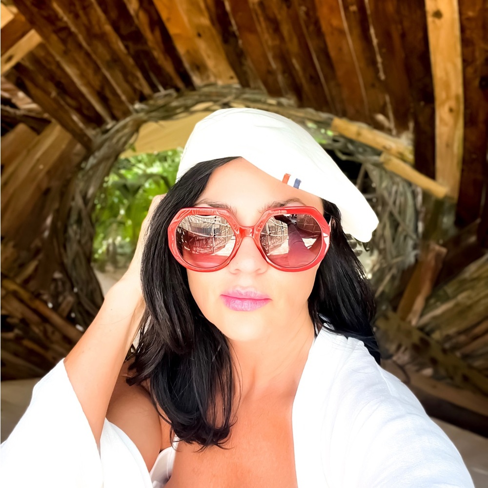 Come hangout for a minute and let’s talk fashion 💋